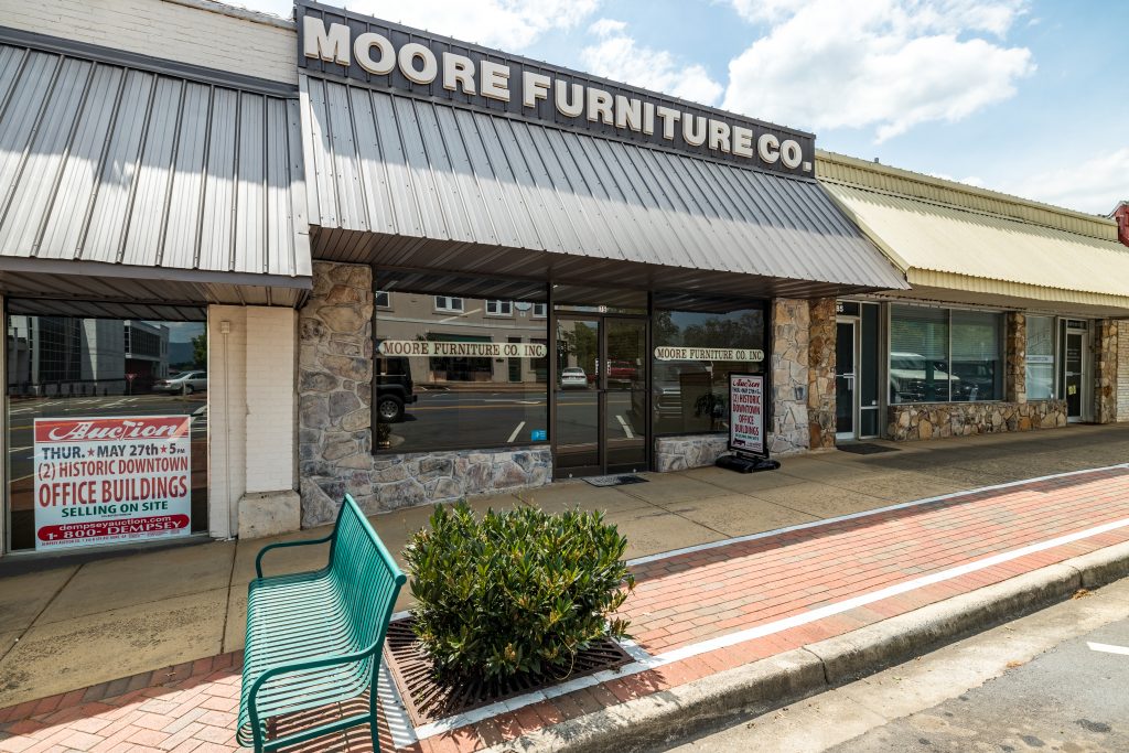 Photo of moore-furniture-auction