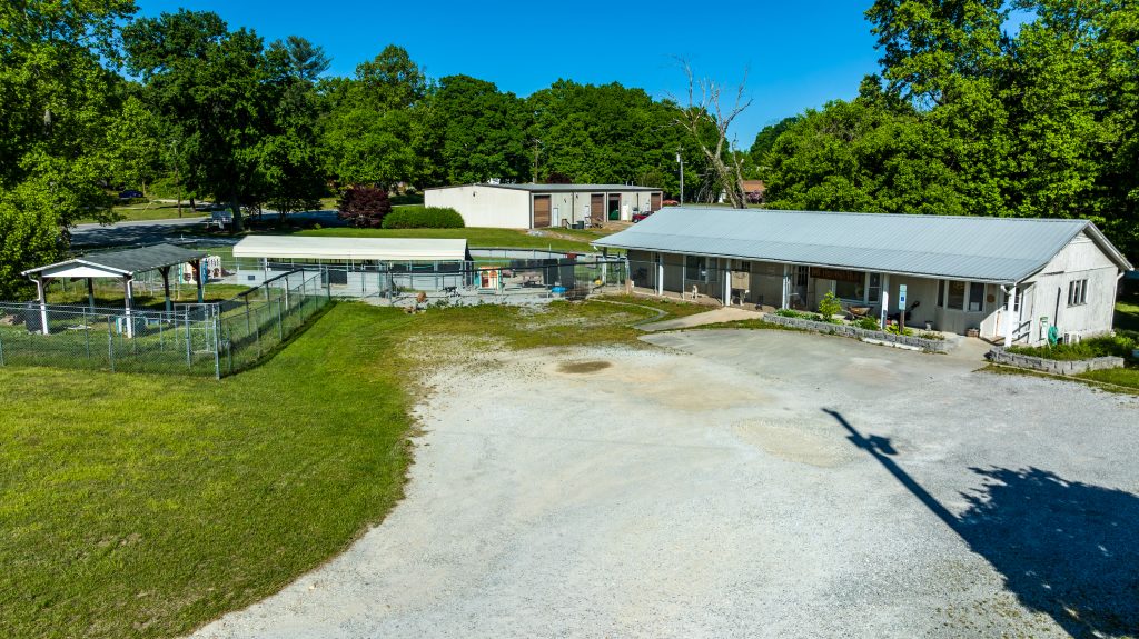 Photo of commercial-building-and-homes-on-2-9-ac-fletcher-henderson-co-nc-absolute-auction
