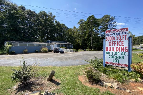 Photo of office-building-on-1-04-acre-corner-lot-canton-cherokee-co-ga-auction