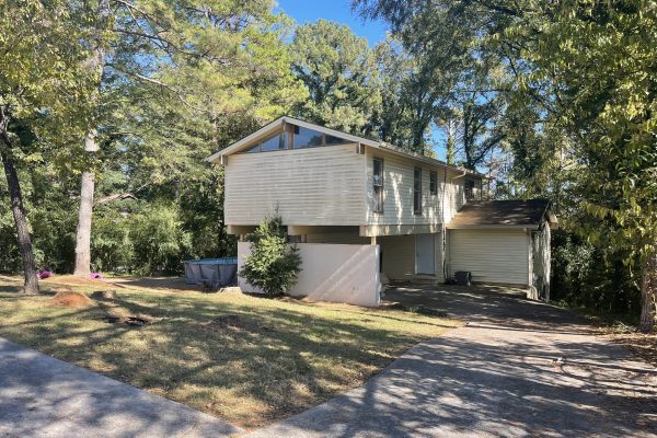 Photo of Duplex located at 14 Lady Marion Dr in Sherwood Forest (K13Z 304)