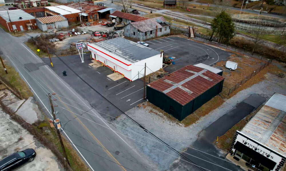 Photo of Commercial Building located at 165 ECONOMY ST SUMMERVILLE, GA 30747 (#00S2700000101)