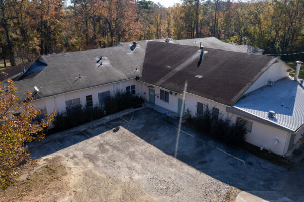 Photo of commercial-facility-on-6-3%c2%b1-acres-oconee-washington-county-ga-auction