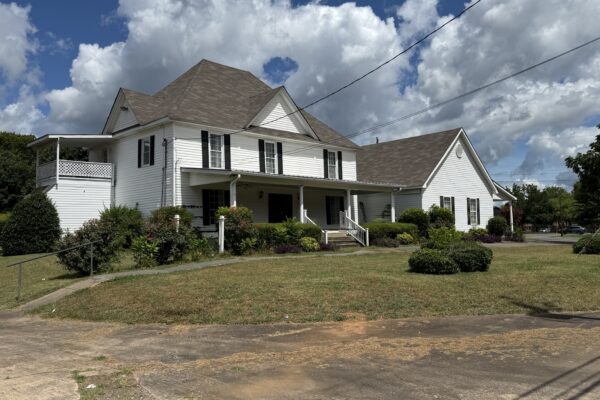 Photo of versatile-5893%c2%b1-sf-commercial-building-downtown-cave-spring-ga-auction
