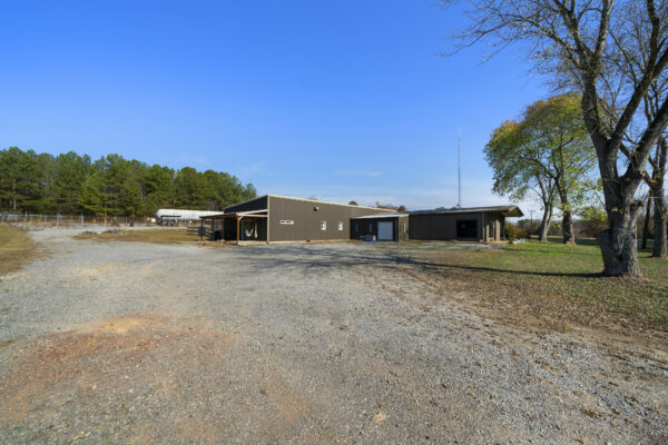 Photo of 3200-sf-multi-use-building-on-large-lot-cedar-bluff-al-auction