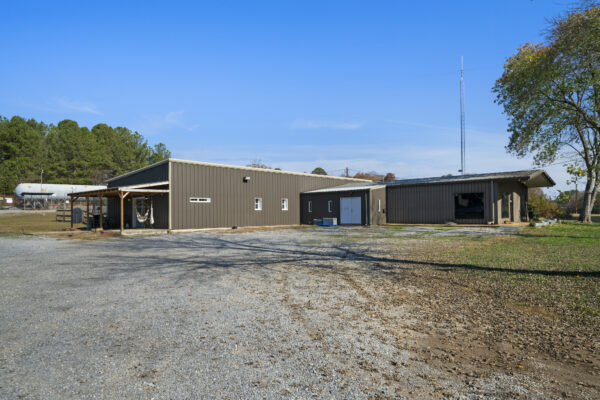 Photo of 3200-sf-multi-use-building-on-large-lot-cedar-bluff-al-auction