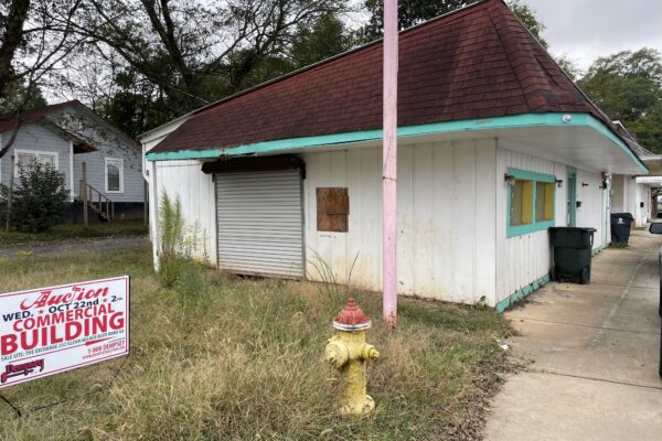 Photo of versatile-commercial-building-in-rockmart-polk-county-ga-auction-2