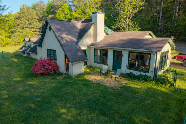 Photo of 116-acres-on-the-coosa-river-with-homes-barns-and-ponds
