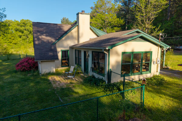 Photo of 116-acres-on-the-coosa-river-with-homes-barns-and-ponds