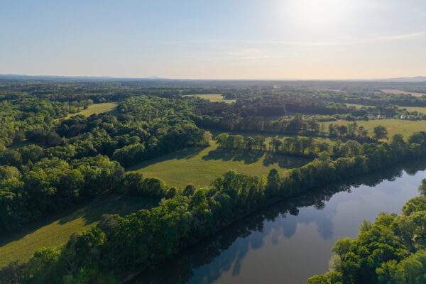 Photo of 116-acres-on-the-coosa-river-with-homes-barns-and-ponds