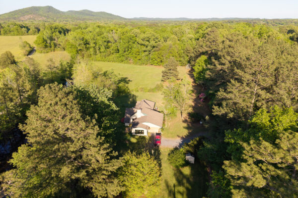 Photo of 116-acres-on-the-coosa-river-with-homes-barns-and-ponds