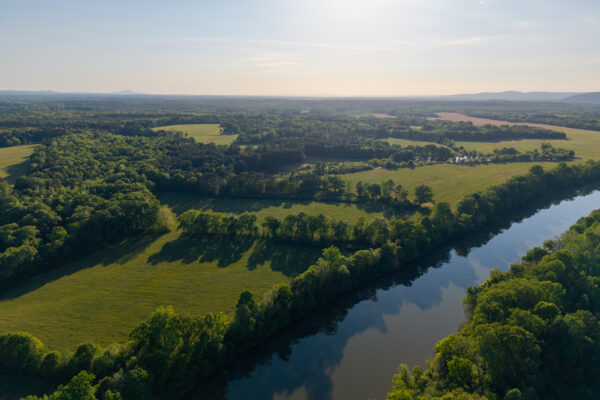 Photo of 116-acres-on-the-coosa-river-with-homes-barns-and-ponds