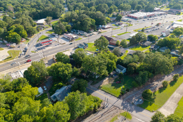 Photo of 1-acre-commercial-corner-with-commercial-building-2-homes-and-garage-apartment-rome-floyd-county-ga-auction